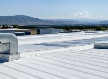 Los revestimientos reflectantes ganan inter&eacute;s para reducir el calentamiento de las cubiertas industriales
